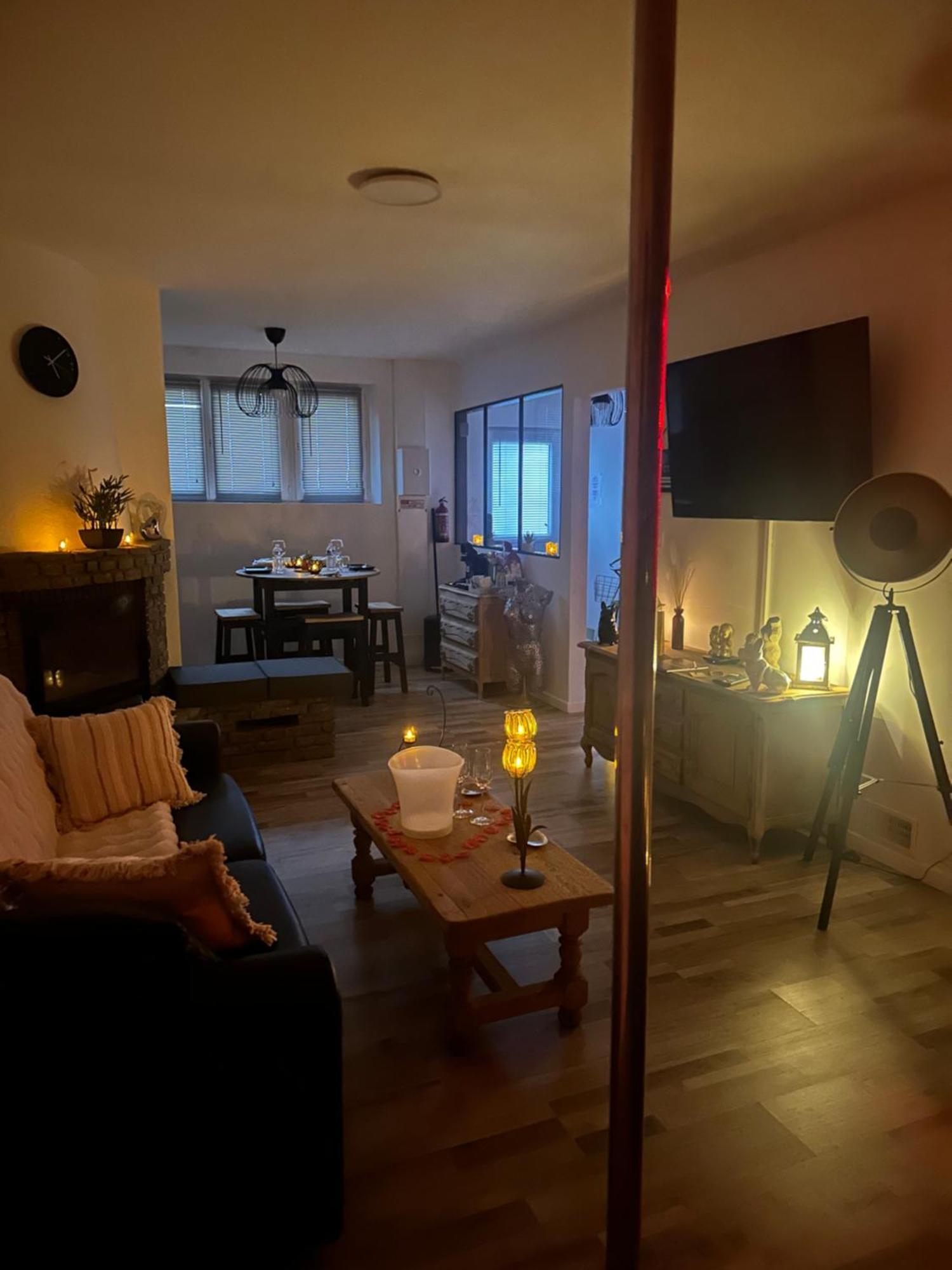 La Maison Des Plaisirs Love Room Champigny  ภายนอก รูปภาพ